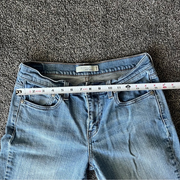 Levi's Women's Light Wash Boot-Cut Jeans - Picture 7 of 10